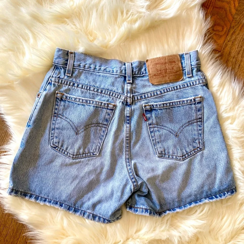 SOLD VTG Levis Jean Shorts - Picture 4 of 6